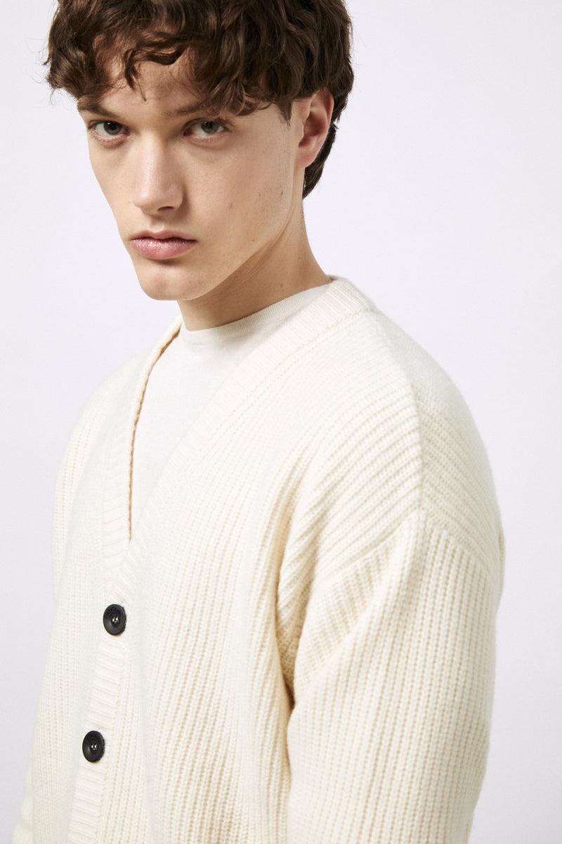 Cardigan basico in maglia perlata
