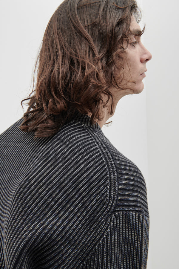 Scollo a v in Cotone decolorato artigianalmente