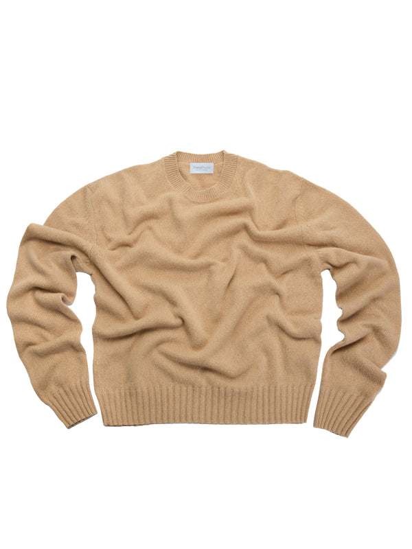 Kurz geschnittener Rundhalspullover aus 100 % regeneriertem Kaschmir in Beige-Haferflockenfarbe