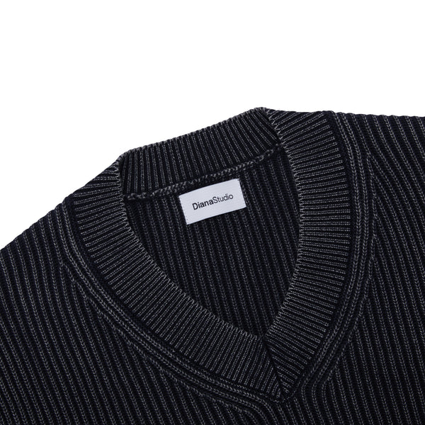 Scollo a v in Cotone decolorato artigianalmente