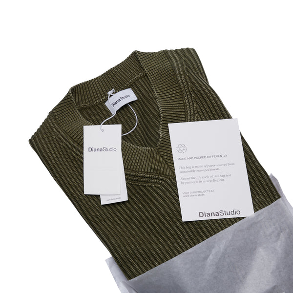 Scollo a v in Cotone decolorato artigianalmente