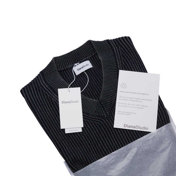 Scollo a v in Cotone decolorato artigianalmente