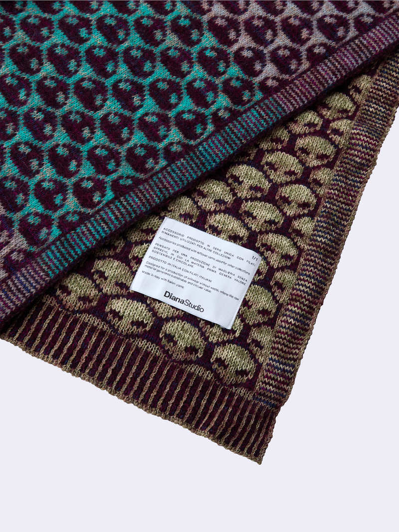 Circular Blanket with Jacquard Pattern