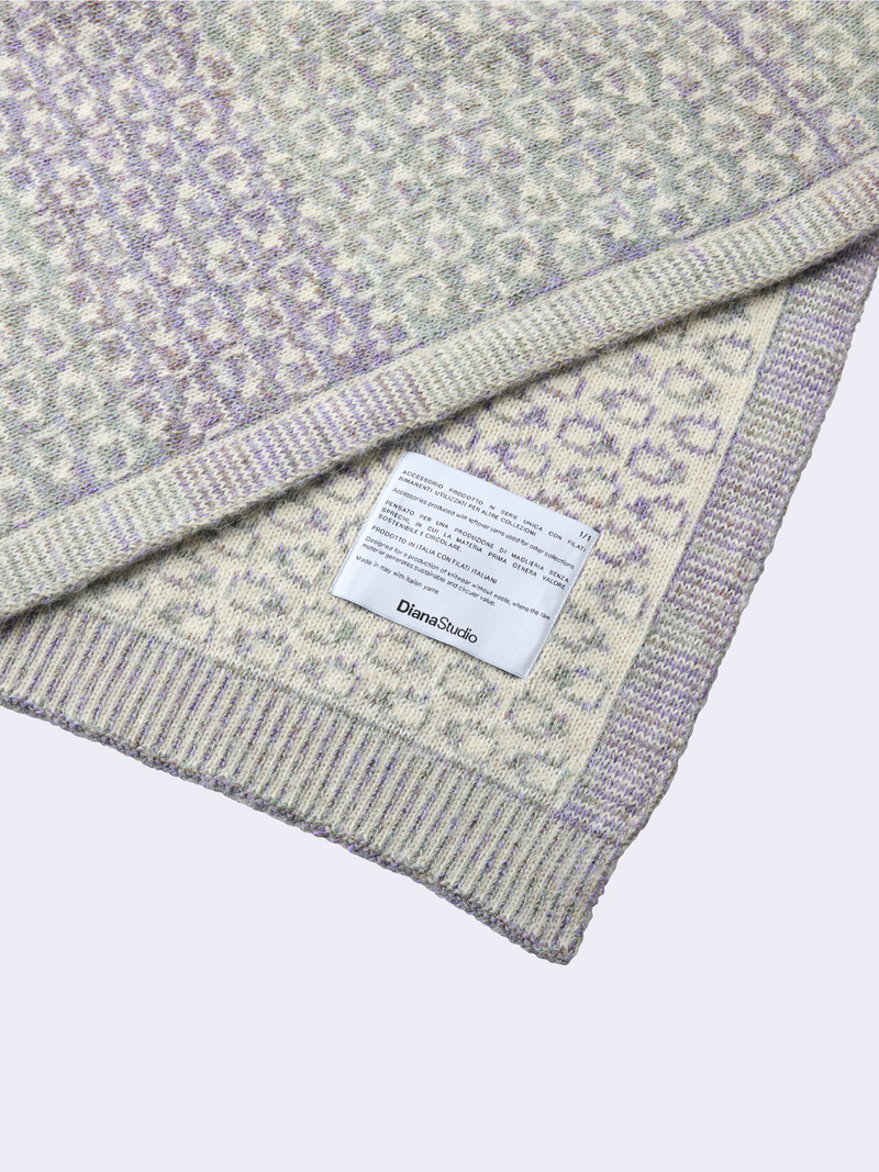 Circular Blanket with Jacquard Pattern