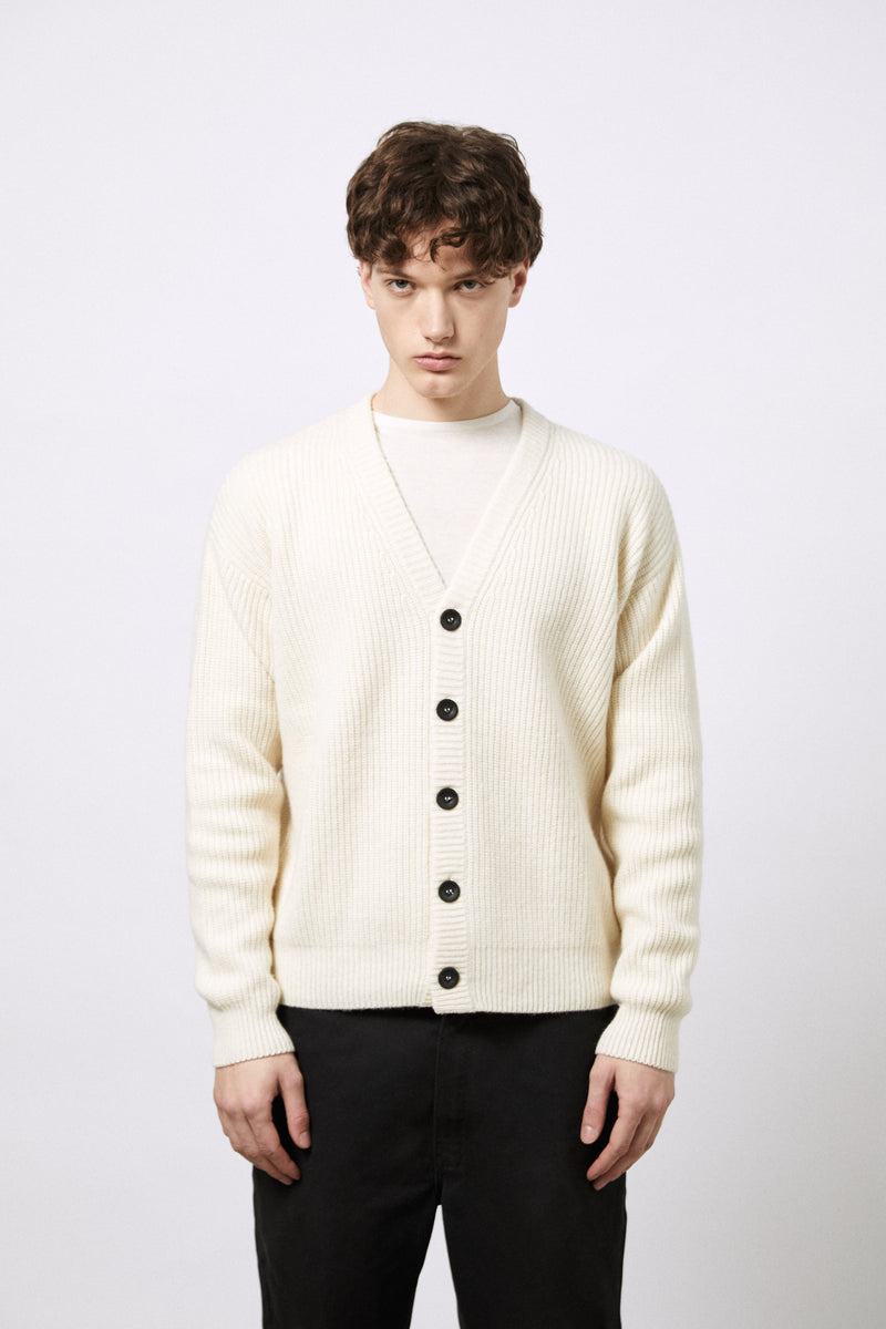 Cardigan basico in maglia perlata